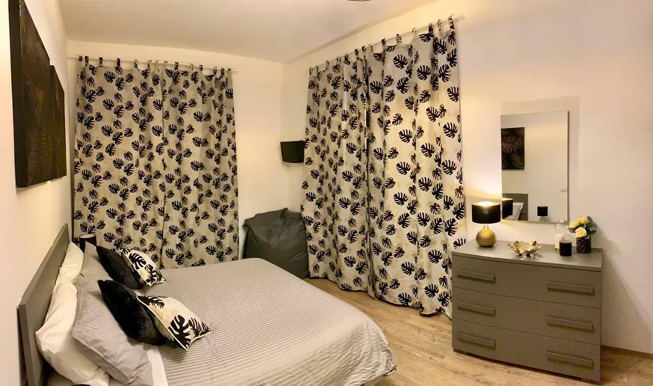 Apartment Open The Classic Wooden Shutters At A Cozy City Nest Florence Italy