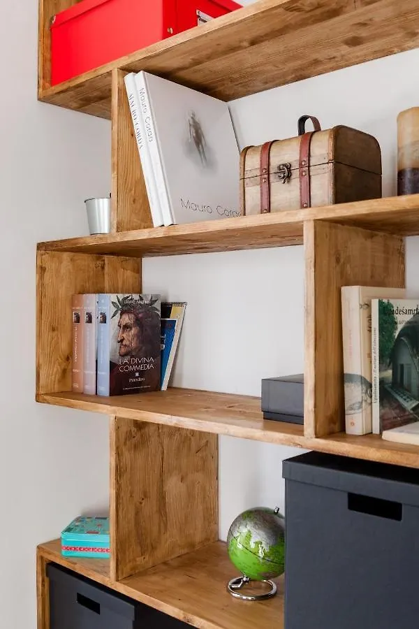 Open The Classic Wooden Shutters At A Cozy City Nest Florence 0*,