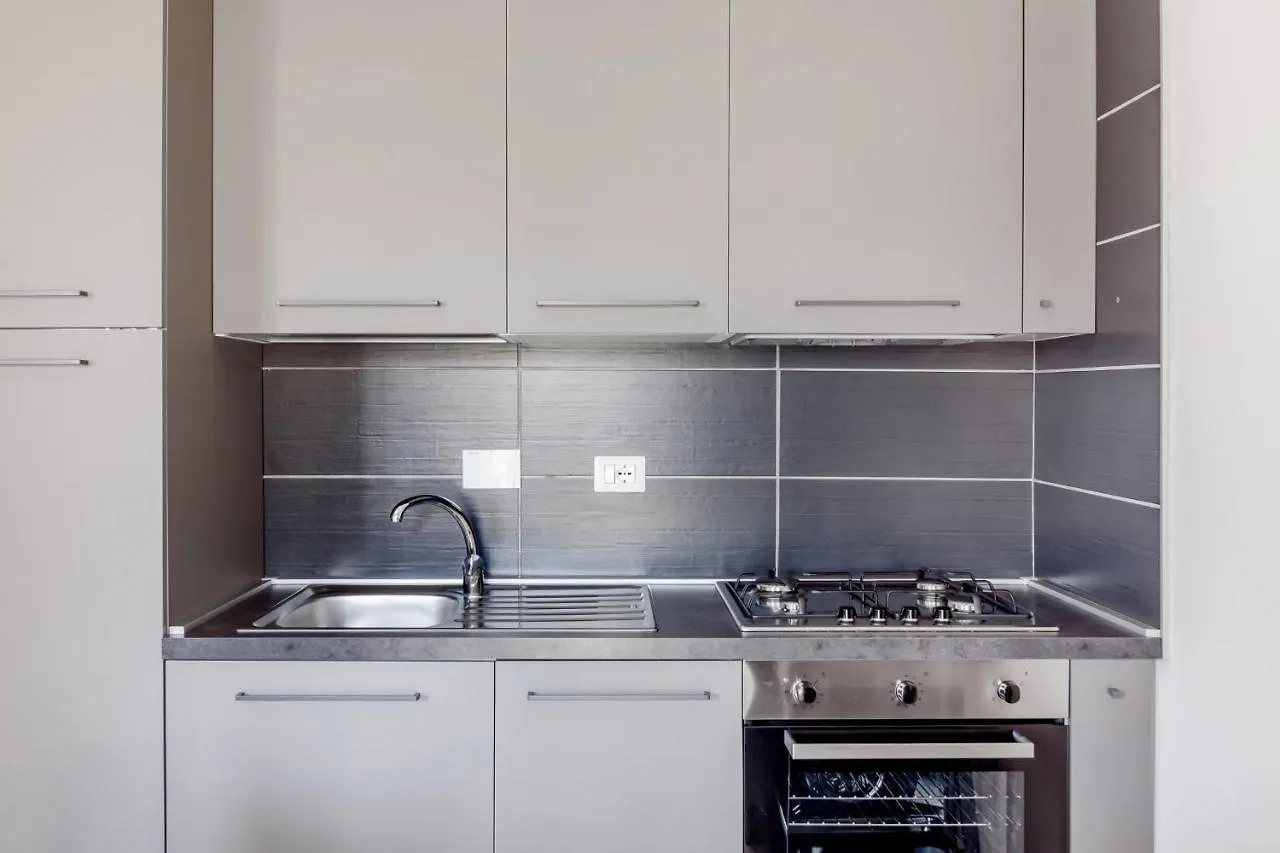 Open The Classic Wooden Shutters At A Cozy City Nest Florence 0*,  Italie