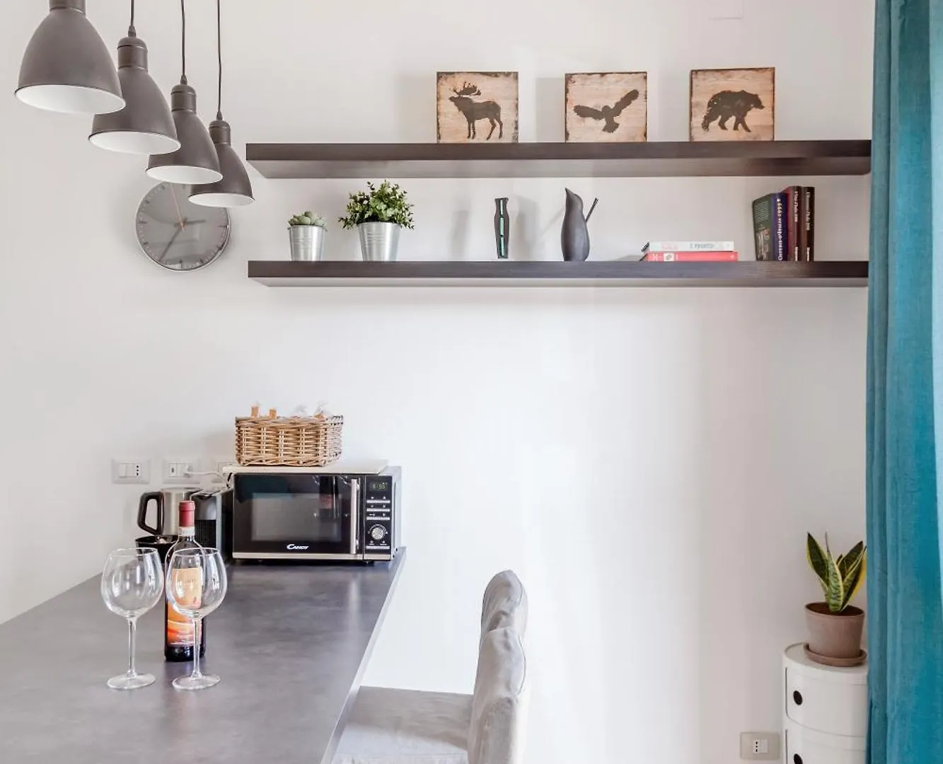 Appartement Open The Classic Wooden Shutters At A Cozy City Nest Florence