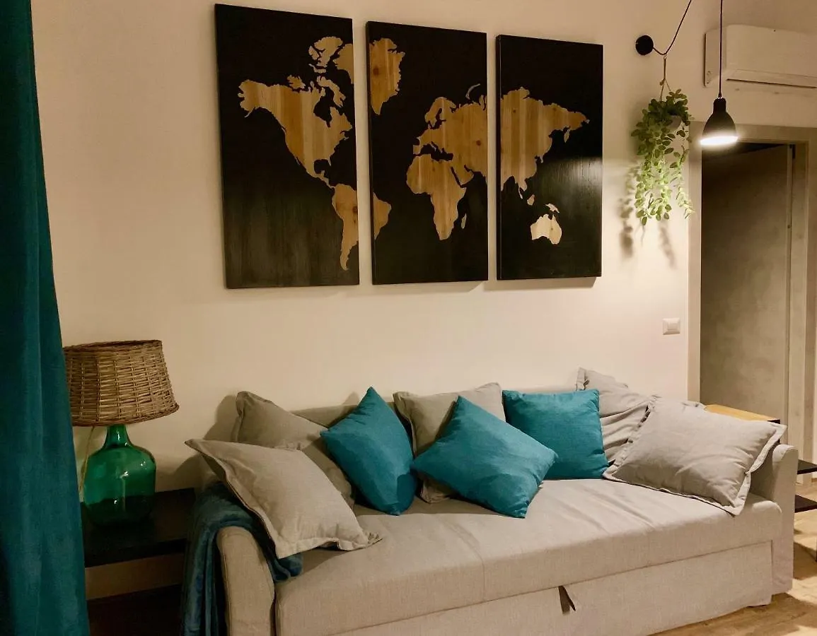 Open The Classic Wooden Shutters At A Cozy City Nest Florence Italie
