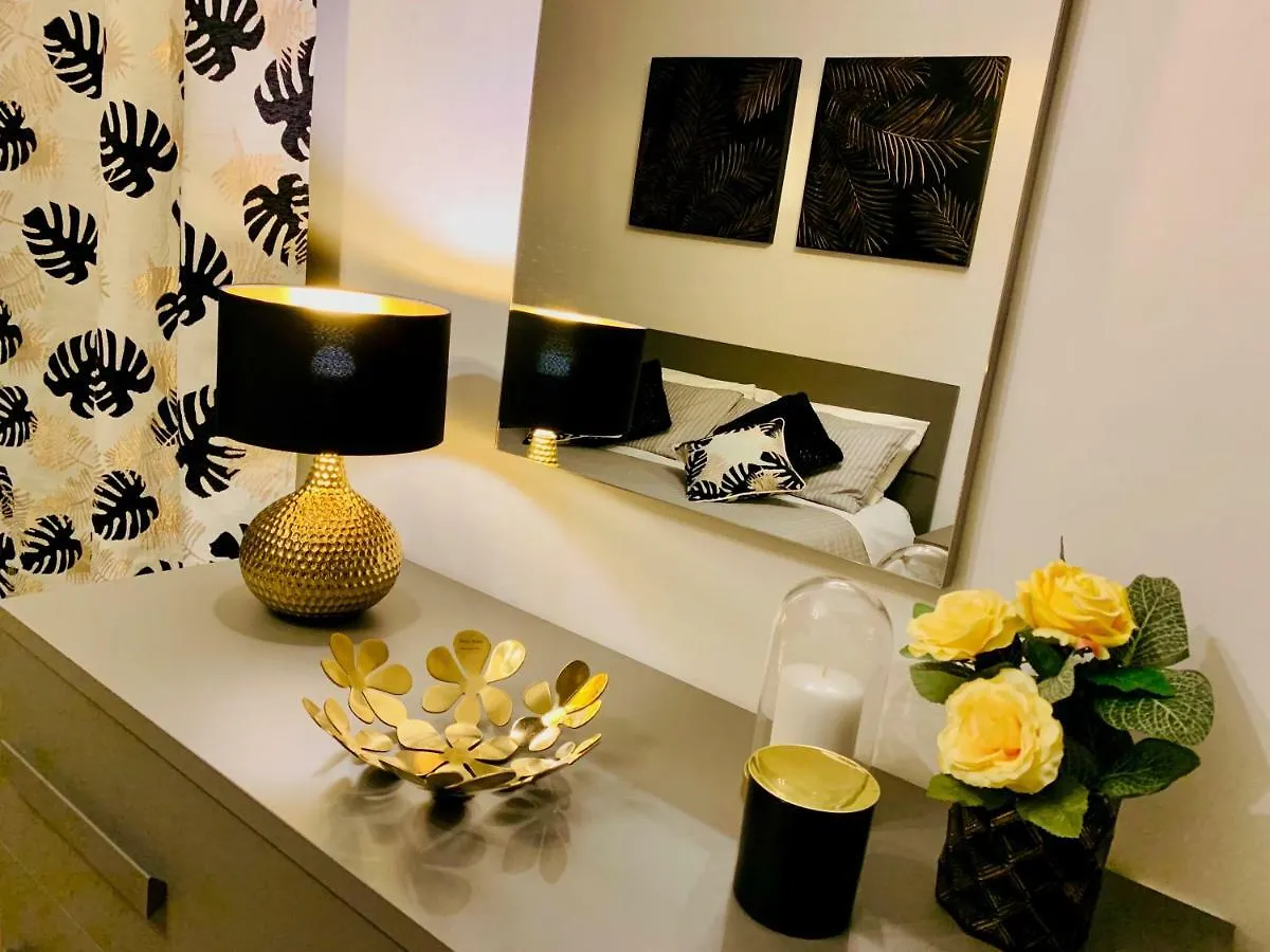 Open The Classic Wooden Shutters At A Cozy City Nest Florence Appartement