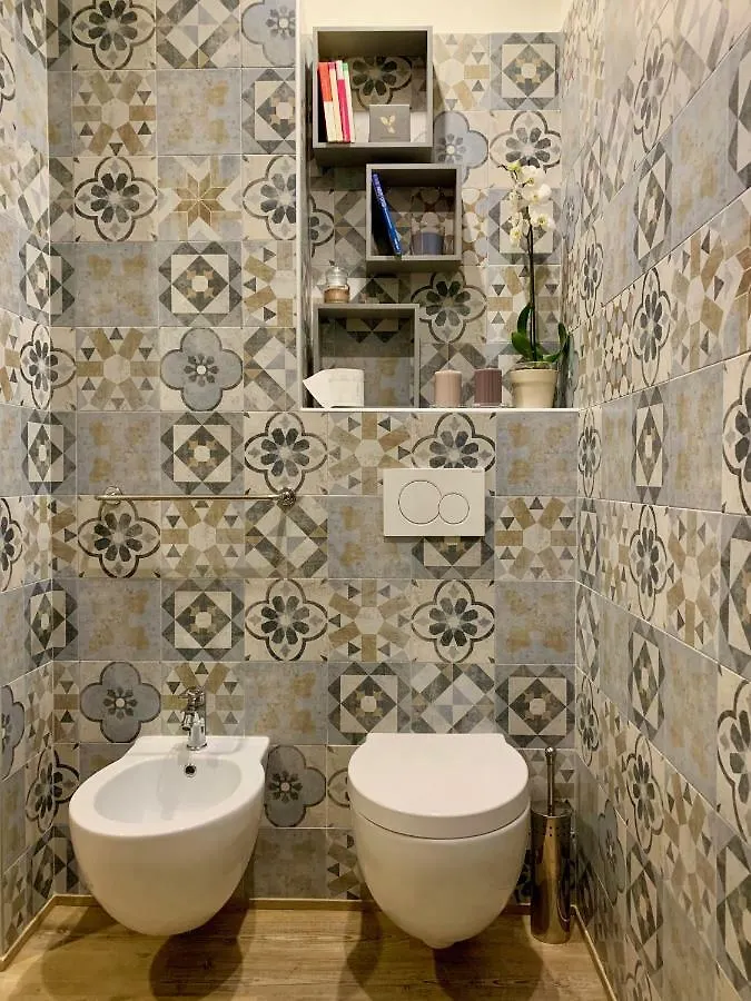 Open The Classic Wooden Shutters At A Cozy City Nest Florence Italie