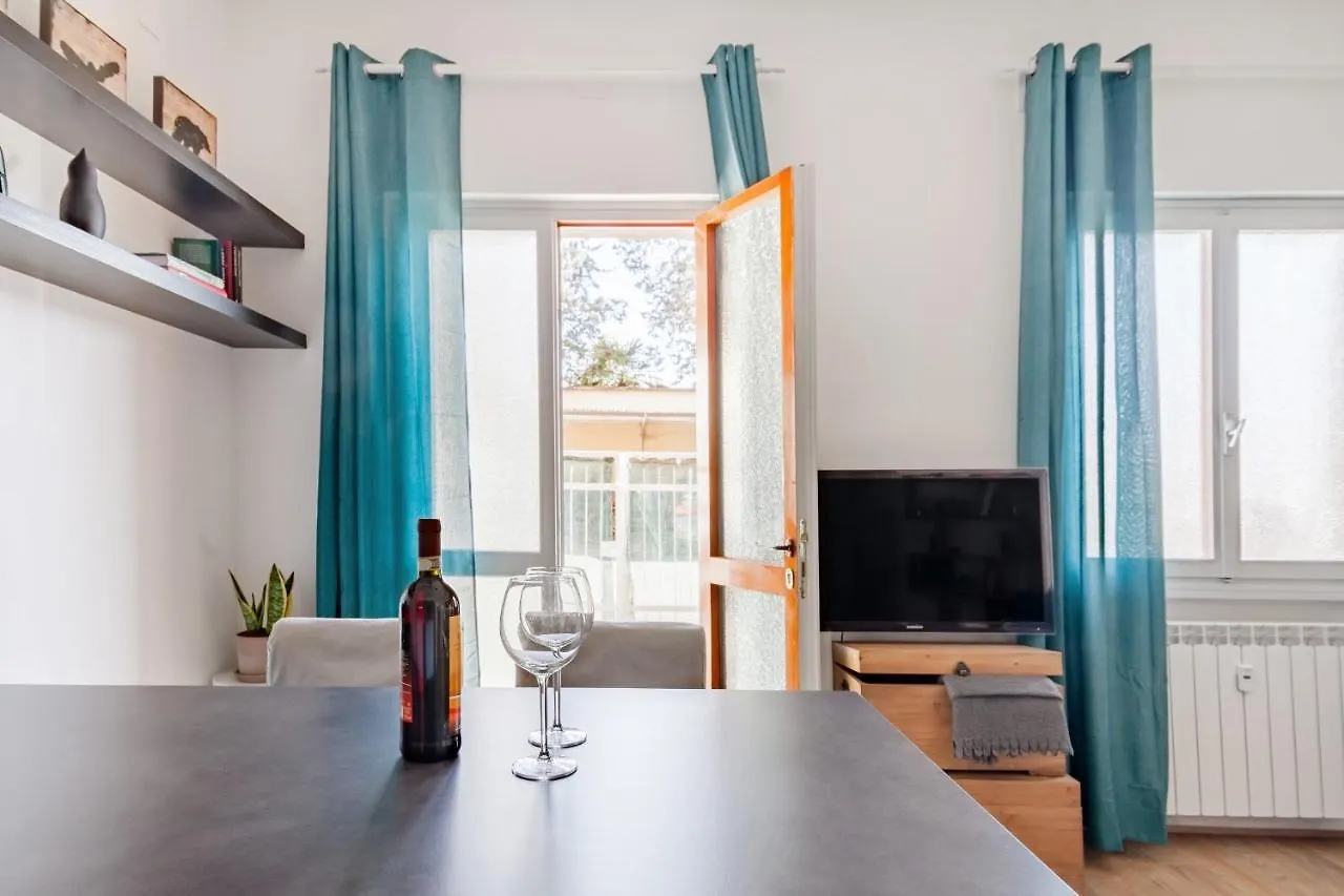 Apartamento Open The Classic Wooden Shutters At A Cozy City Nest Florencia Italia