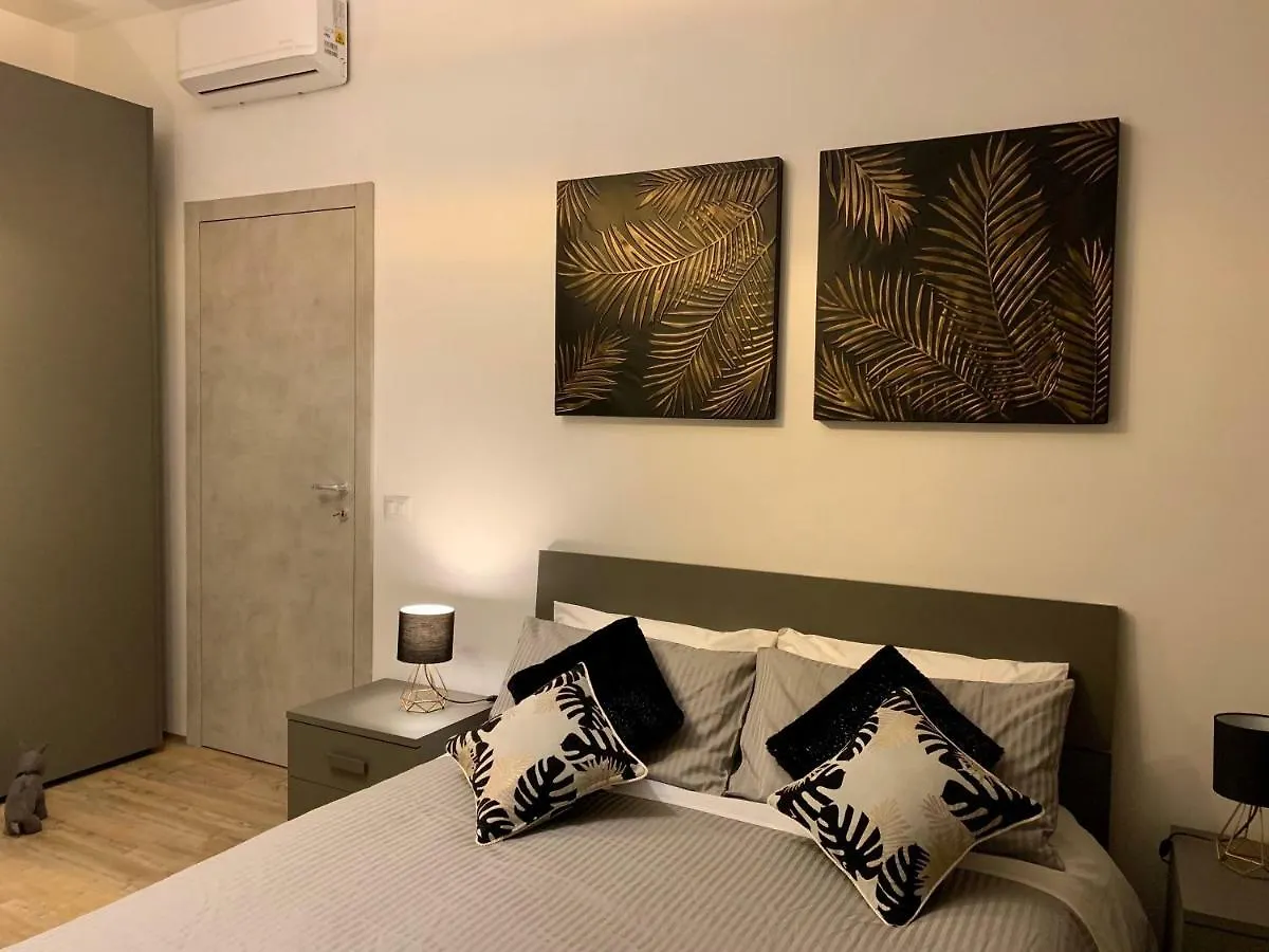 Apartamento Open The Classic Wooden Shutters At A Cozy City Nest Florencia Italia