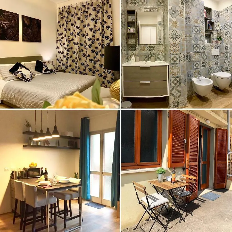 Open The Classic Wooden Shutters At A Cozy City Nest Florencia 0*,  Italia