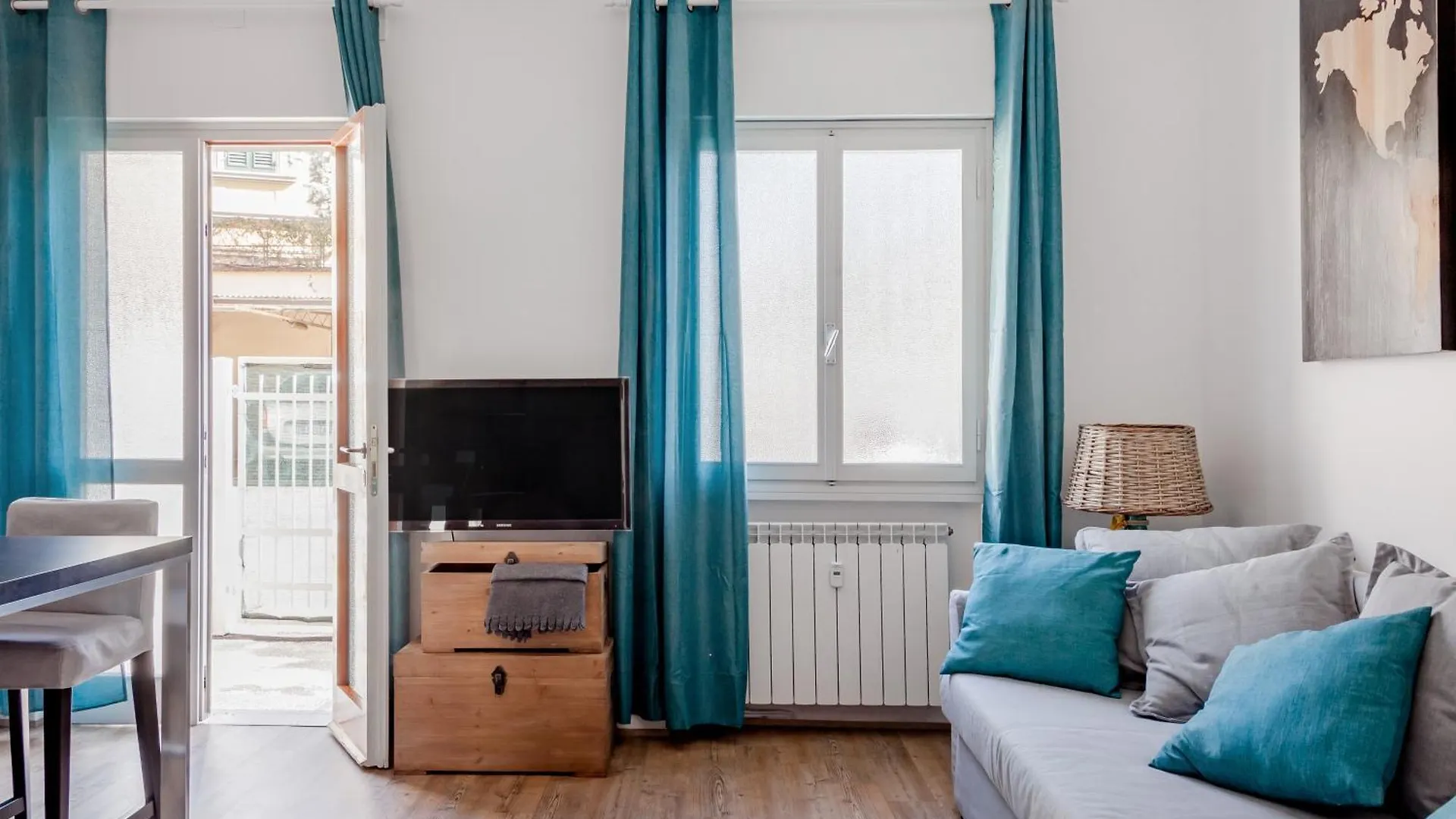 Apartment Open The Classic Wooden Shutters At A Cozy City Nest Florence Italy